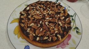МАНКА И КЕФИР ЭТО ШИКАРНЫЙ МАННИК. пРОСТОЙ И ВКУСНЫЙ С ГЛАЗУРЬЮ, И ОРЕХАМИ.
