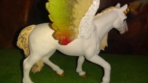 Schleich Rainbow Unicorn Pegasus Stallion