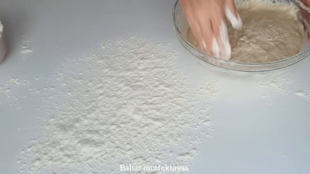 ARTIK HİÇ DIŞARDAN ALMIYORUM 😃HEM PRATİK HEM LEZZETLİ ☑YEMELERE DOYAMAYACAKSINIZ KOLAY TEPSİ EKMEĞİ смотреть онлайн