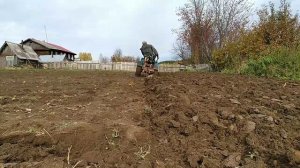 Передний адаптер АК-1 и мотоблок ОКА вспашка огорода.