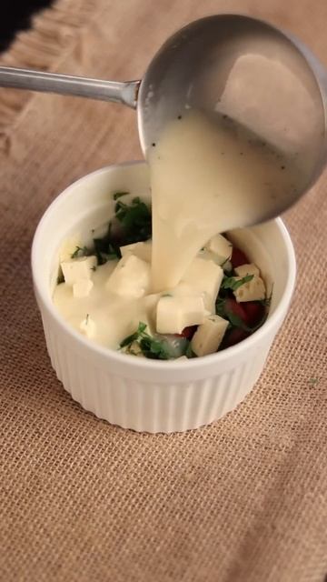 Отличная идея для завтрака! Необычный воздушный омлет с начинкой из того, что всегда есть дома! смотреть онлайн