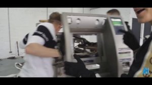 Реакция на А4, взломал банкомат.