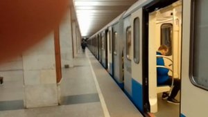 Электропоезд 81-760/761 "Ока" №02 на станции метро Тёплый Стан, Калужско-Рижская линия.