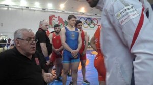 Взвешивание борцов до 86 кг.