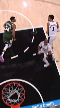 Giannis MUSCLES inside for the JAM!