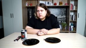 Я ела только чёрную еду 24 часа