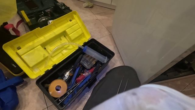 Стиральная машина AEG 30 лет, технологий которых уже нет. Бесконечно заливает. смотреть онлайн