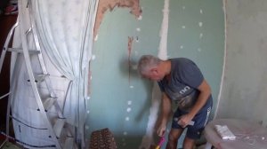 ОБДИРАЕМ СТЕНЫ .