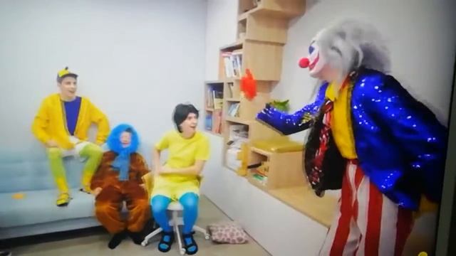 клоун а4 стал няней на 24 часа