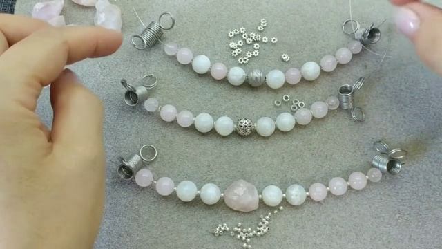 Как СОБРАТЬ браслет! 3 ВАРИАНТА! Адуляр и розовый кварц. Архивное видео. 29.05.21.№56 смотреть онлайн