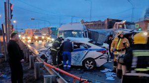 В Петербурге в массовом ДТП погиб полицейский и еще пять человек пострадали