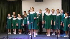 "Мне повезло я позже родилась" Ольга Аникеева читает Алиева Дарья. Поёт Семёнова Варвара.