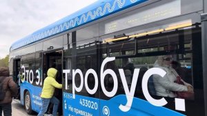 Электробус КАМАЗ-6282 следует по маршруту 706 ”м. Выхино - 2-ой Московский Крематорий”