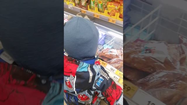 Поход в магазин и готовка пельмений часть 1