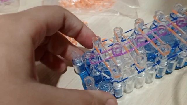 •Браслет-брелок из резинок на станке (rainbow loom)