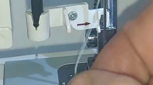Регулировка нитковдевателя на швейной машине Janome