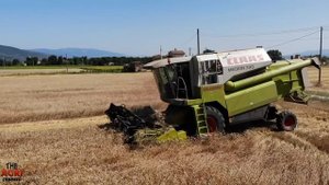 GIRL & TRACTOR | Agnese and CLAAS MEDION 330