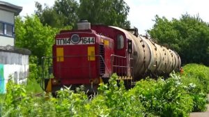 Тепловоз ТГМ4-1644 с 5-ю наливными цистернами, ППЖТ