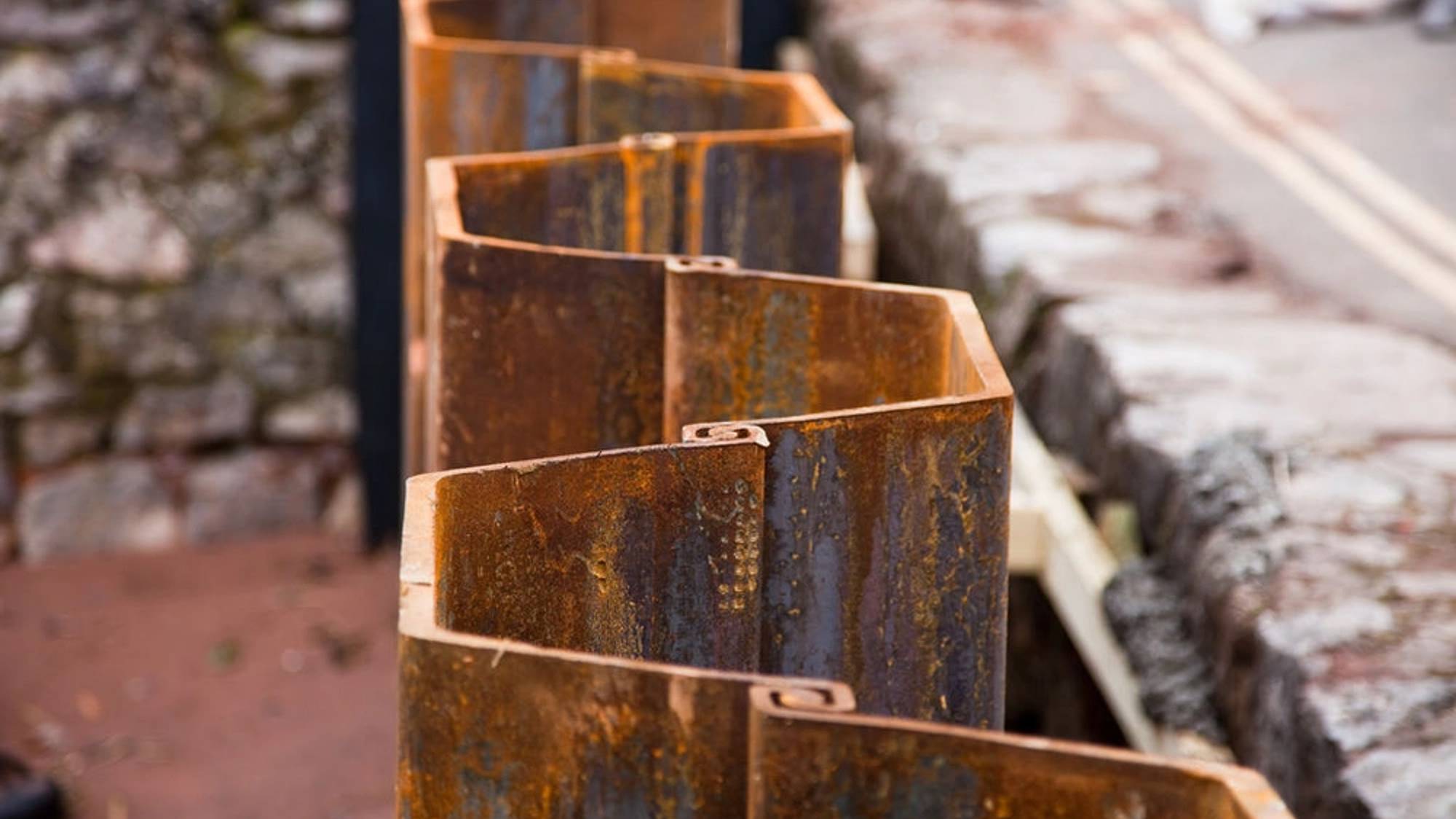 Погружение шпунта вибропогружатем Movax в тяжелых грунтах смотреть онлайн