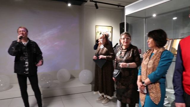 В галерее «Оренбургский пуховый платок» открылась выставка дизайнера Анны Советовой