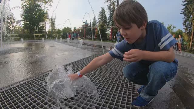 Костя в Парке смотреть онлайн