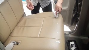 Leather Fine Cleaner Soft99   Làm sạch, bảo dưỡng và khử mùi xe