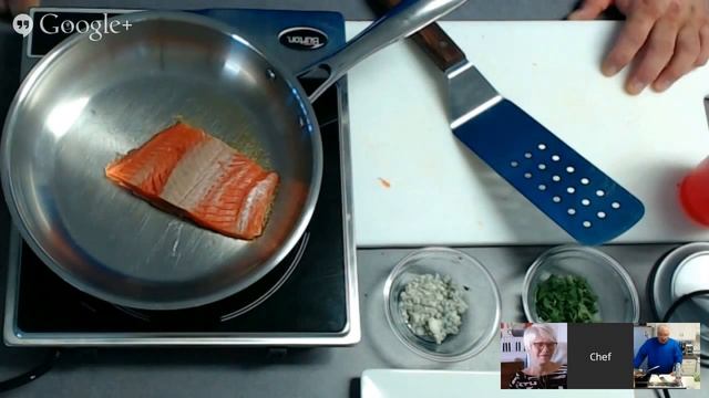 How to Make Blackened Salmon and a Gorgonzola Cream Sauce смотреть онлайн