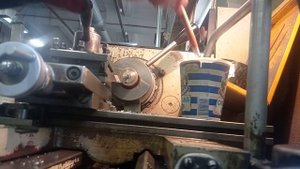 отрезание ложных центров подкаленных деталей на ИЖ-250 на цанговом патроне.