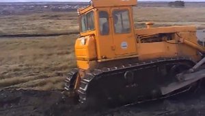 Бульдозер. Слетела гусеница