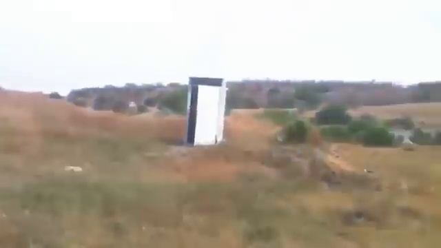 Моторола в шутку стреляет из гранатомета по своим