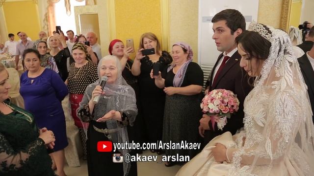 Красивая встреча жениха и невесты. Кумыкская свадьба