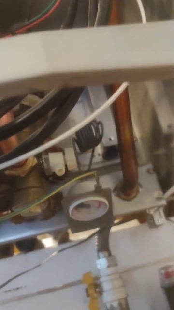 котёл не греет / перегревается одна из возможных причин#baxi #котёл #перегревается #двухконтурный