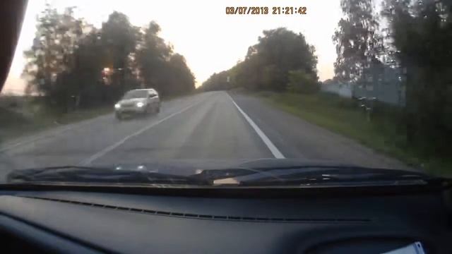 Бензовоз на встречке. Gasoline truck in the oncoming lane смотреть онлайн