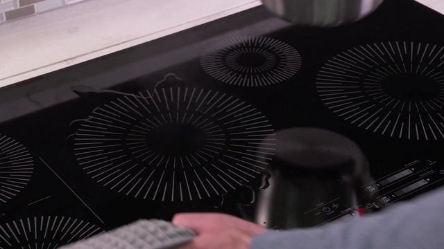 IKEA SÄRKLASSIG - Induction cooktop