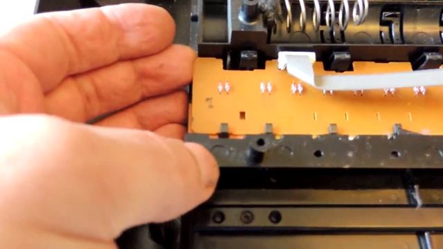 Мелкий ремонт синтезатора yamaha PSR 620. Не фурычат несколько клавиш. смотреть онлайн