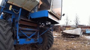 Списанный зерноуборочный комбайн Енисей.