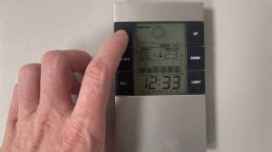 How to change time in weather station Hama TH-200