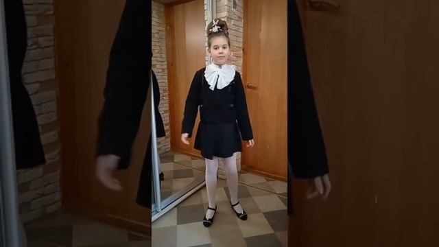 Дизайнерская коллекция для школы и повседневной жизни.Представляет Виктория Даценко.9 лет.