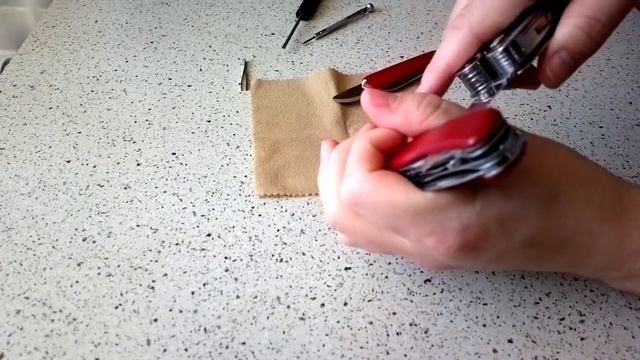 Полезности victorinox №3 - Как правильно снимать накладки смотреть онлайн