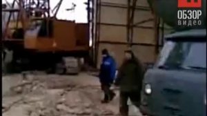 PE: overturned crane! ЧП: перевернулся кран! (www.vertikalnet.ru)