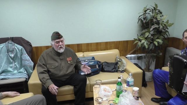 В антракте!