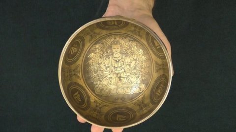 Поющая чаша Бутанская 15,2 см, Ре# 318 Гц