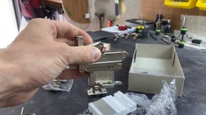 Петля под приклеивание Clip Top CRISTALLO Blum, не стандартное применение, ч.1.