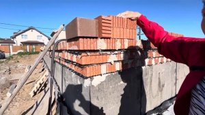 НАПУСК КИРПИЧА НАД ЦОКОЛЕМ