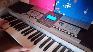 Мелодии на синтезаторе. Играет мальчик 12 лет, самоучка.