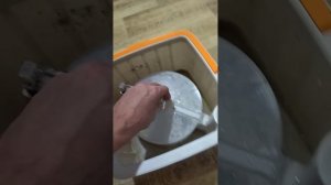 швабра с отжимом и с раздельными емкостями для чистой и грязной воды