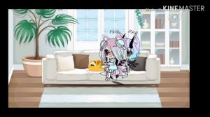 24 часа сижу на коленях у парня