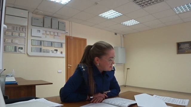 Зам прокурора Гатчины СПИЦИНА ЮН, которая видимо совсем НЕ ЗНАЕТ законов, ни Конституции ни Приказо