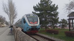 Набережная Феодосии и поезда в Анапу