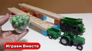 Играем в машинки вместе ! Загружаем машинки шариками ! Развивающие видео для детей !